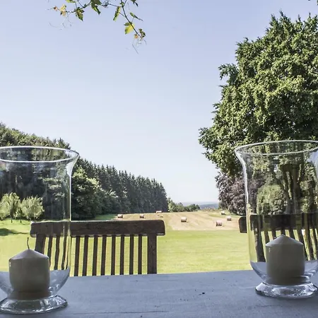 Domaine-humain Bed & Breakfast *