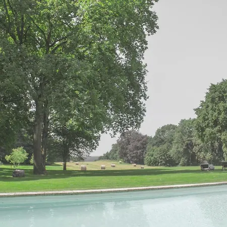 Domaine-humain Bed & Breakfast *